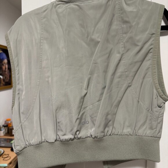 Alo Yoga In Motion Vest - Limestone - Picture 5 of 8
